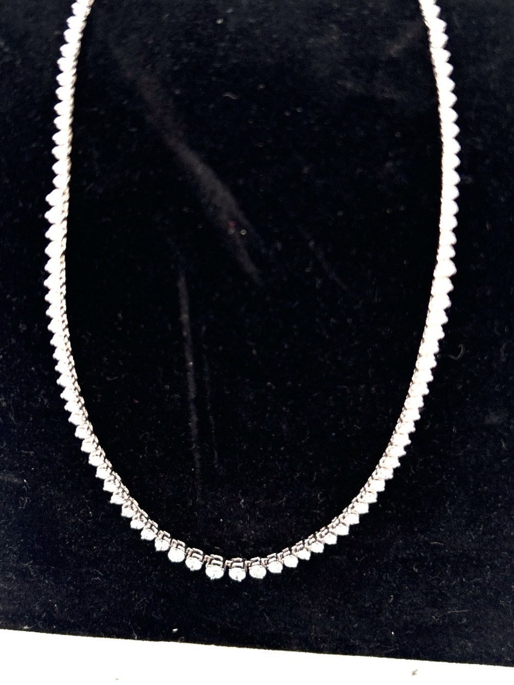 464735 - 14K white Gold Natural Diamond Tennis Necklace estimated 6.25 tcw - Picture 6 of 10